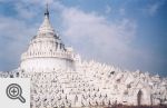 Stupa o siedmiu falujących fasadach w historycznym mieście Mingam