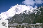Nuptse (7879 m) wzoszący się nad lodowcem Khumbu