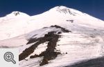 Oba wierzchołki Elbrusa, pośrodku 