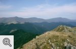 Widok ze szczytu Cozia na główną grań gór Cernei